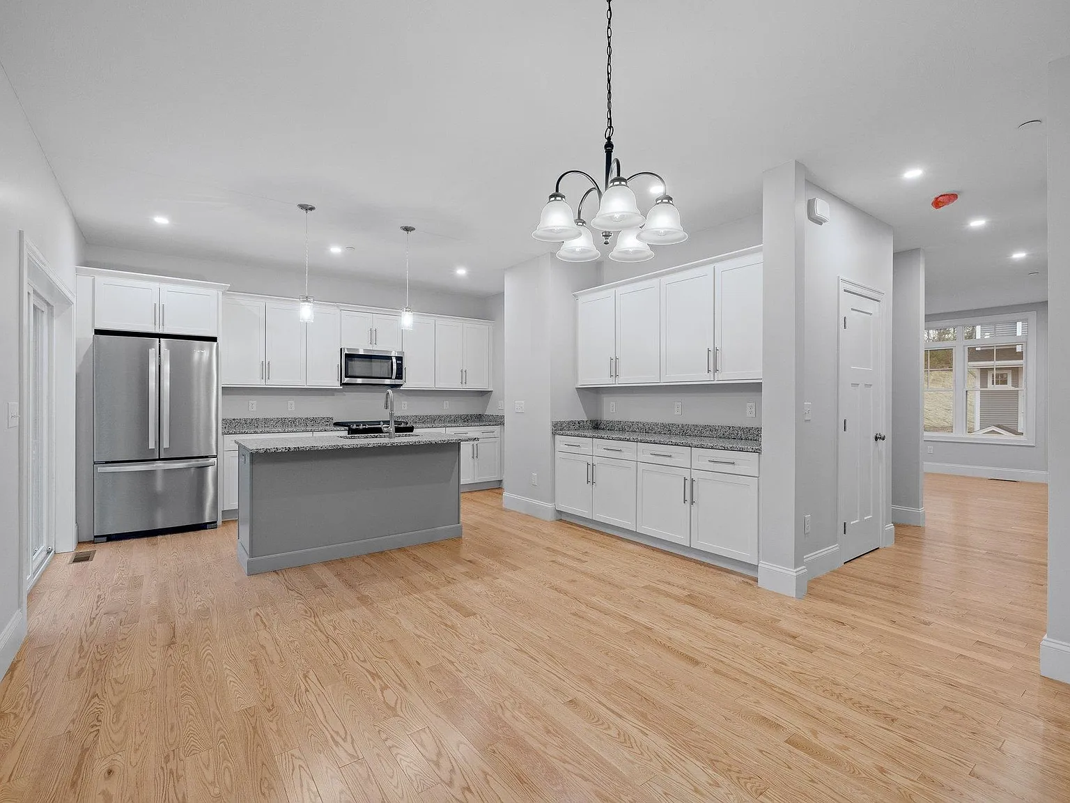 3 bed, 2.5 bath, 1800 sqft, $3,400 — Photo 4