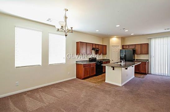 3rd image of 28 Silsbee Ct