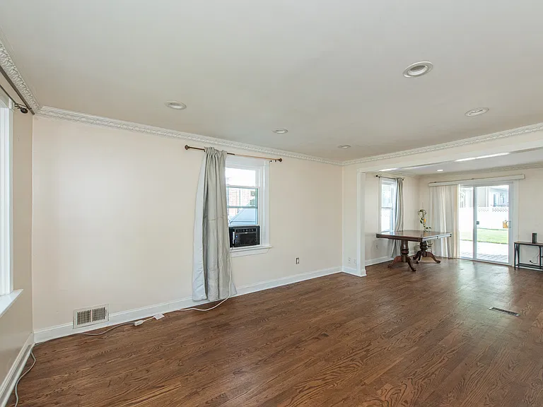 42 W Spring Valley Ave — Photo 9