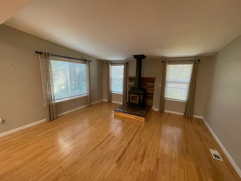 4113 Kingsway — Photo 9