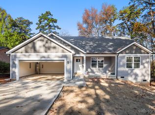 1045 Watts Dr, Charlotte, NC 28216