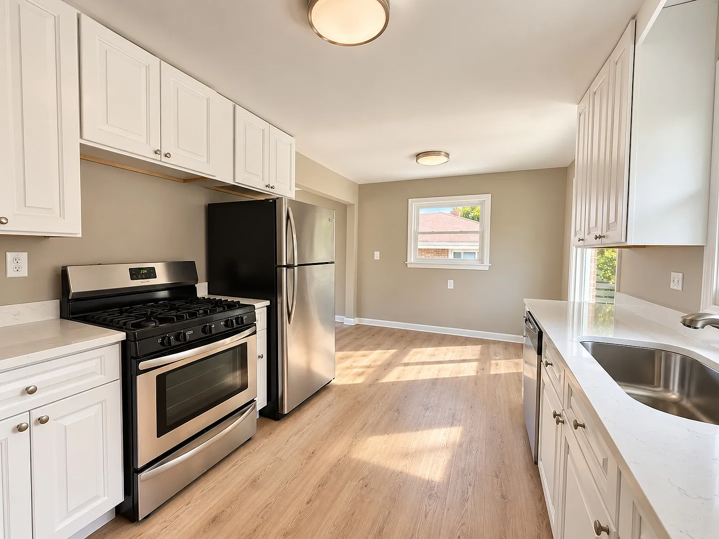 3 bed, 1200 sqft, $2,495 — Photo 4