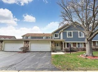 390 Springlake Ln APT A, Aurora, IL 60504