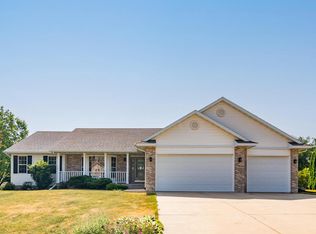 6281 Irving Dr, Sun Prairie, WI 53590