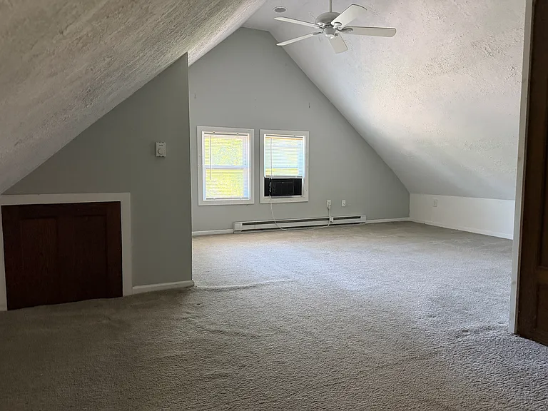 364 Alexander St — Photo 12