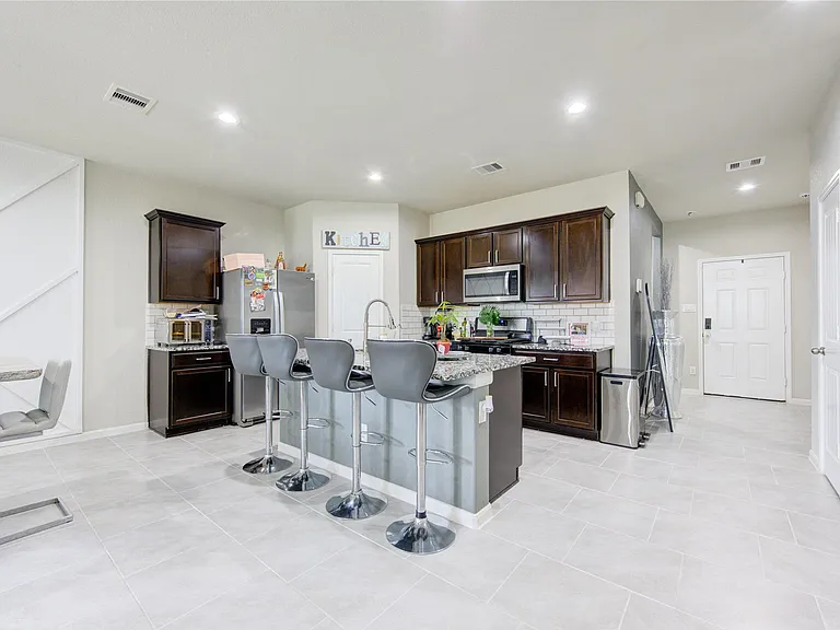 29623 Stanley Canyon Ln — Photo 3