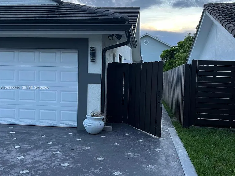 10822 SW 142nd Ct — Photo 1