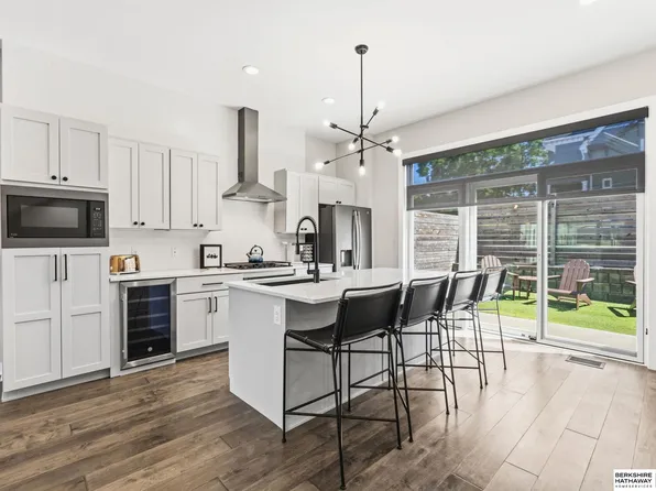 1007 Johnston Plz, Omaha, NE 68108