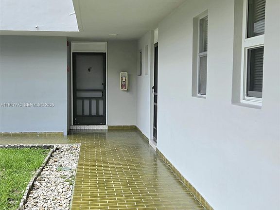 2nd image of 1700 NE 191st St APT 100