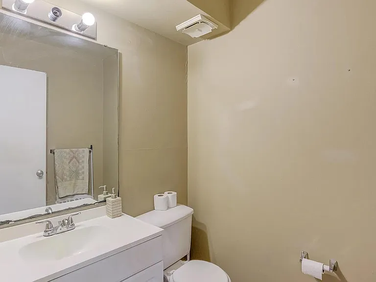 1208 Schaub Dr #C — Photo 1
