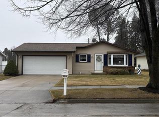 823 Dueno Ct, Manitowoc, WI 54220