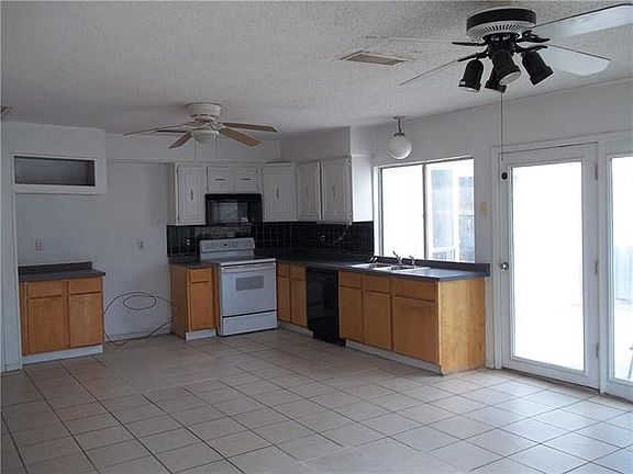 3rd image of 1226 Valencia Ln