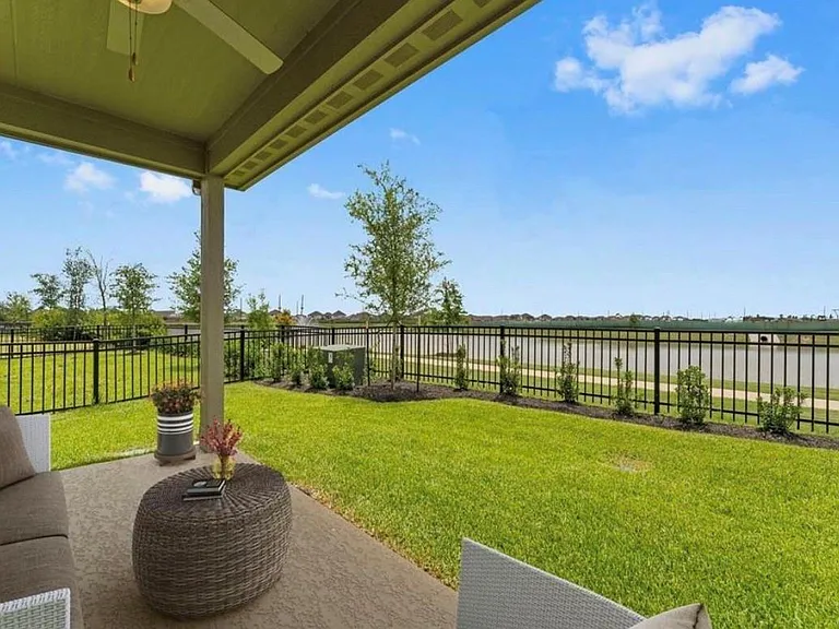 724 Lake Lacosta Dr — Photo 28