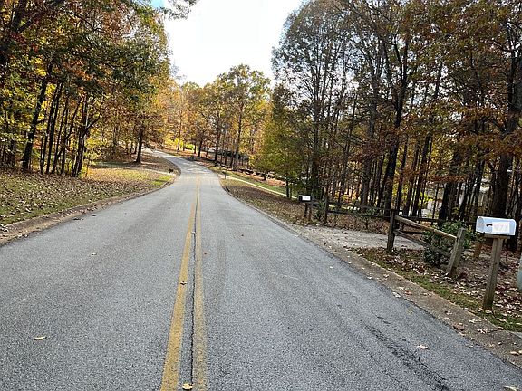 5th image of 271 Laurel Ln