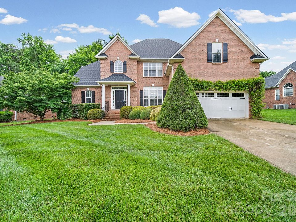 1st image of 4709 McDade Ln