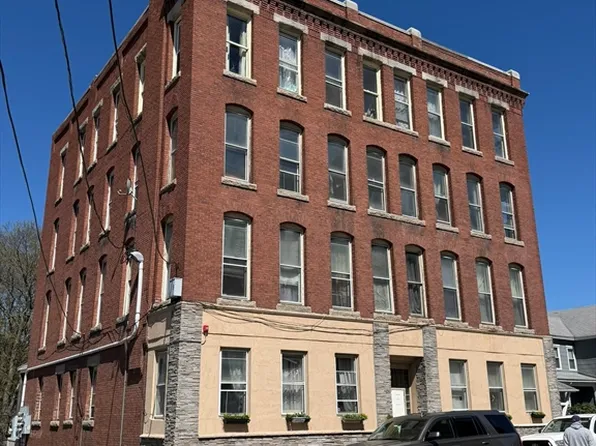 112 School St, Clinton, MA 01510