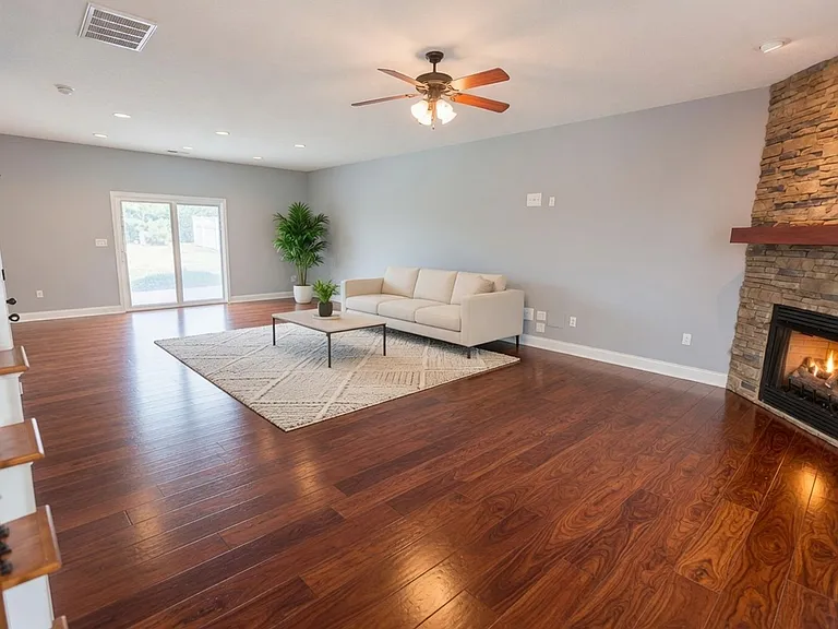 505 Capstone Dr — Photo 6
