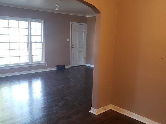 Dining room to living room