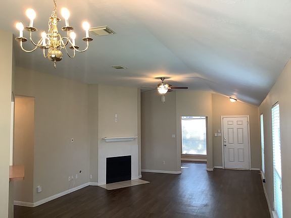 5th image of 4022 Floral Way Ct