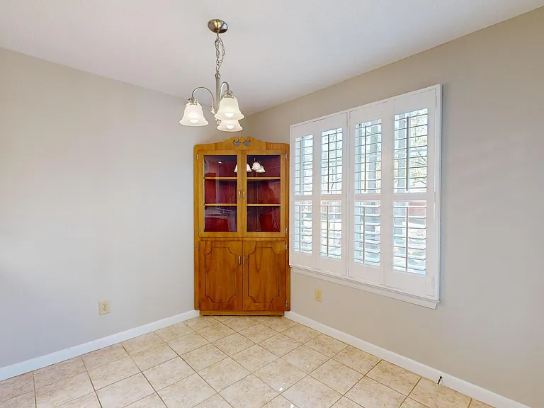 727 Chancery Ln — Photo 10