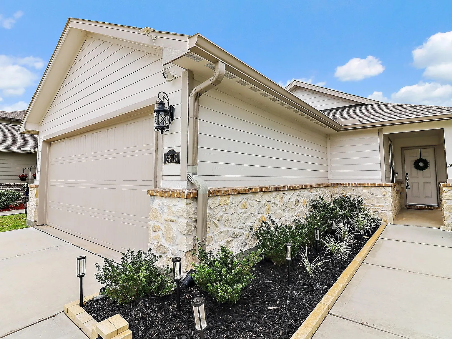 3 bed, 2.0 bath, 1277 sqft, $1,900 — Photo 3