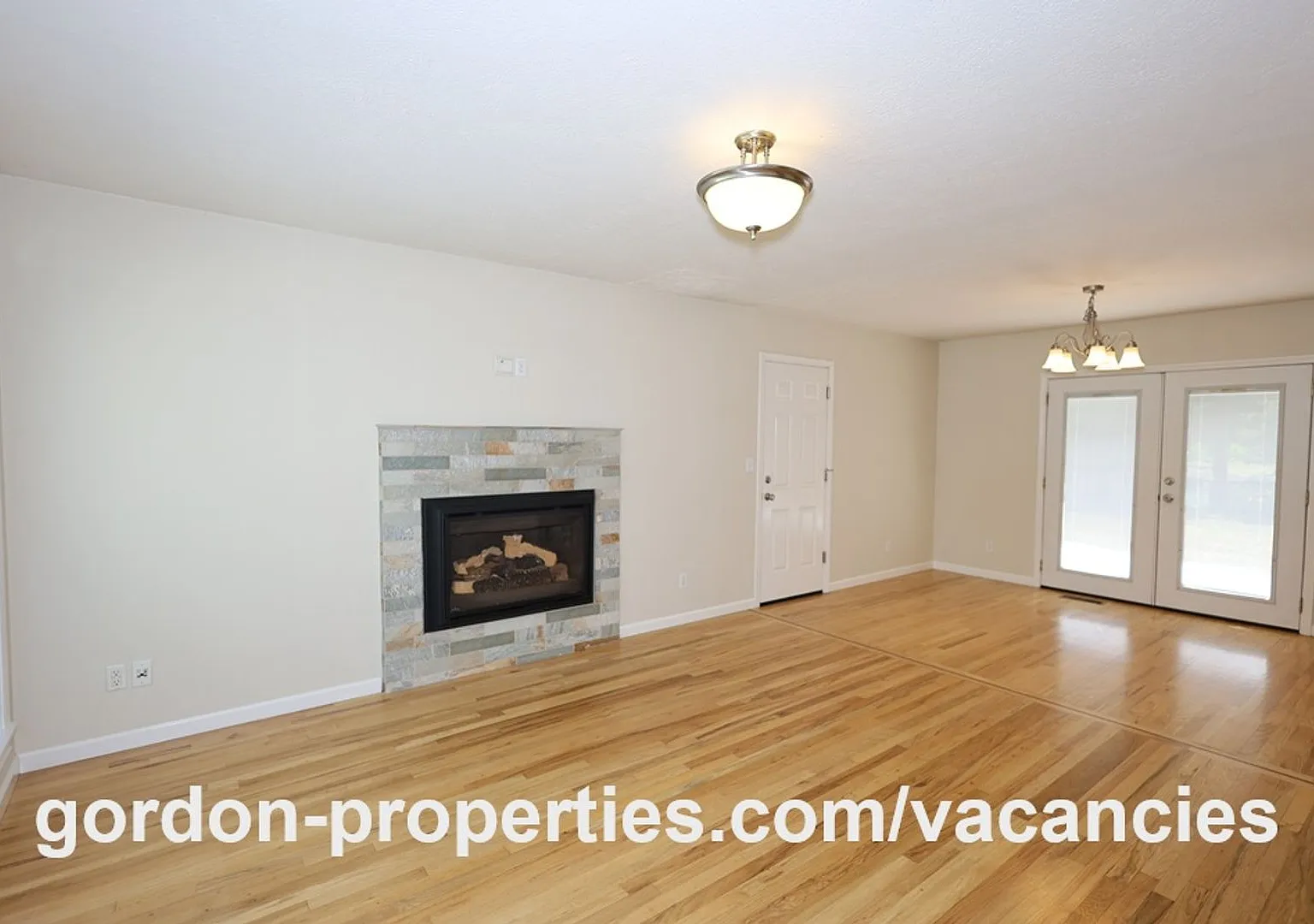 SE Garrett Dr - Milwaukie 3 bedroom with hardwood floors — Photo 4