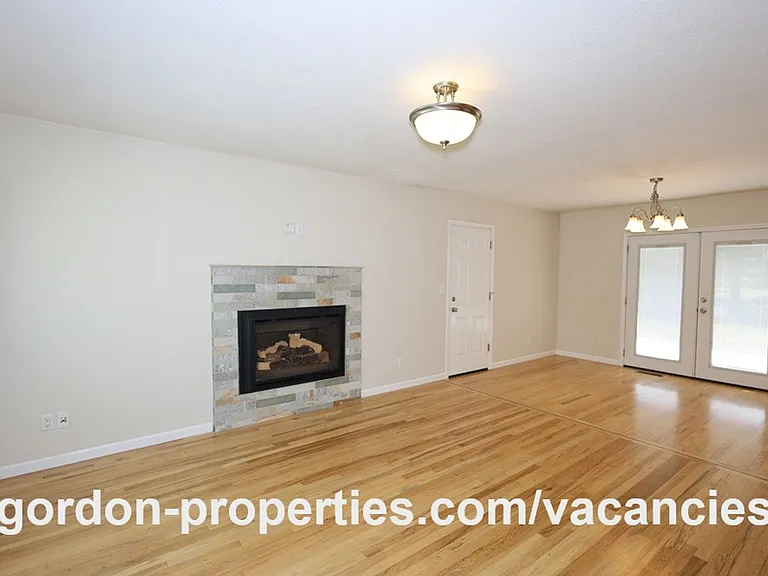 10851 SE Garrett Dr — Photo 4