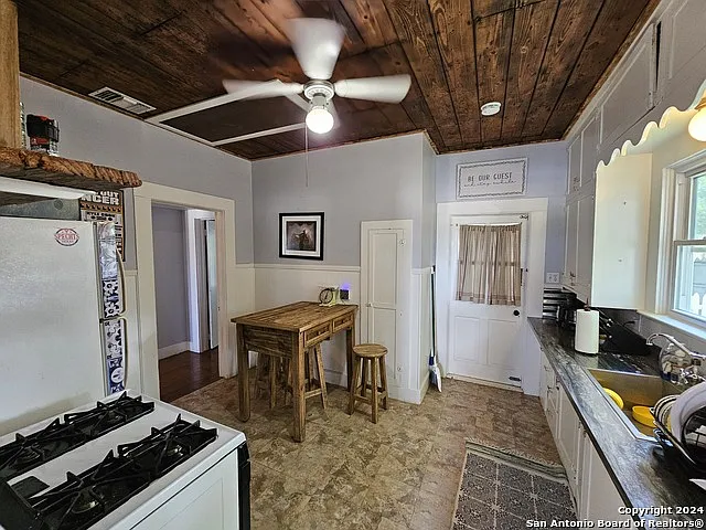 106 W Specht Rd — Photo 16