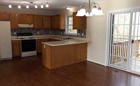 5th image of 1810 Parlow Dr