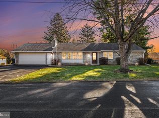 14 Greenway Dr, Mechanicsburg, PA 17055