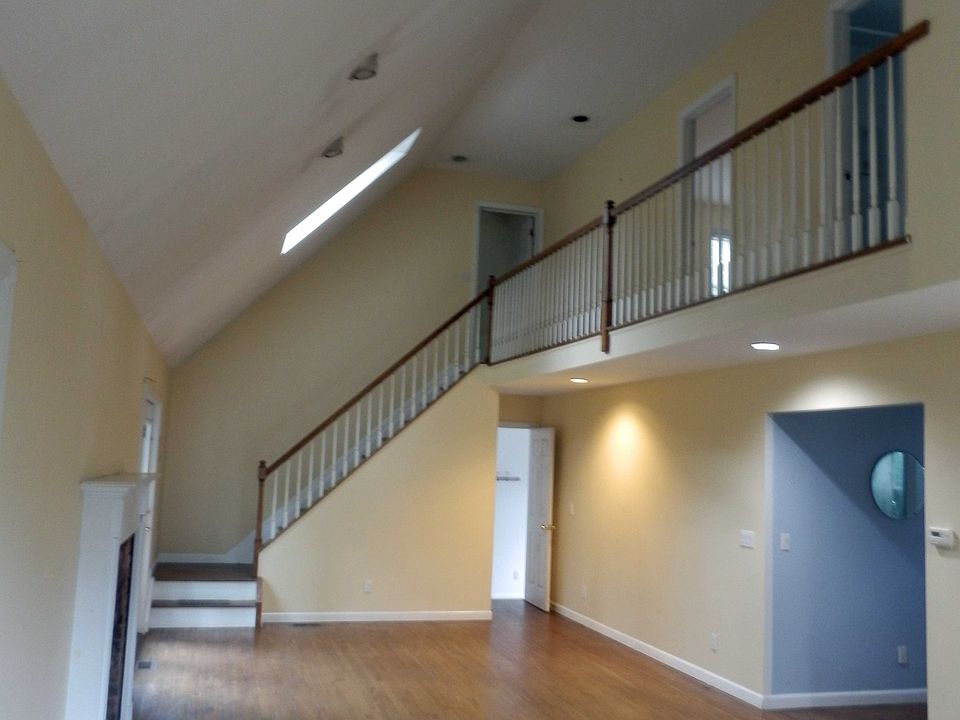 2nd image of 7 Lenape Rd