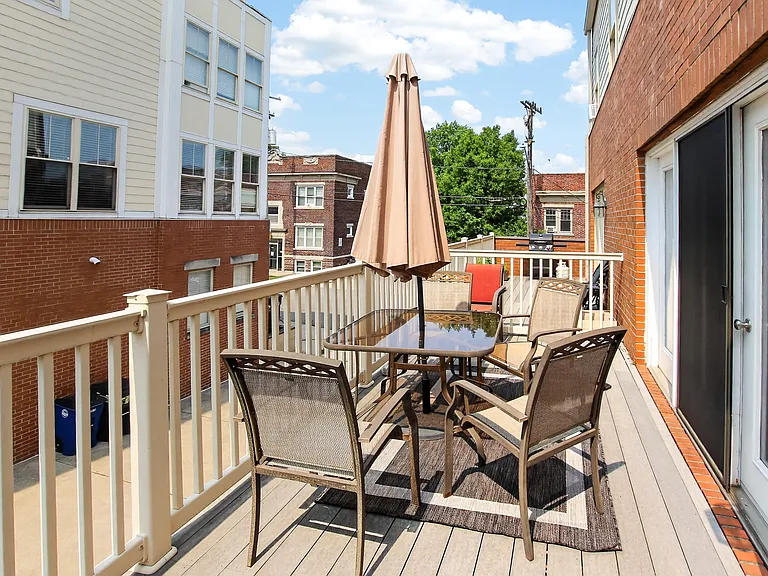 10933 Detroit Ave — Photo 11