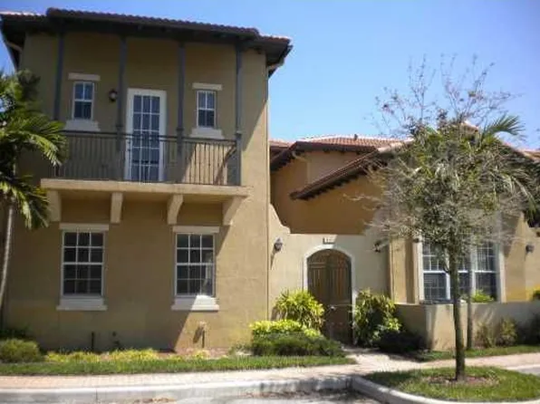 935 SW 147th Ter, Pembroke Pines, FL 33027