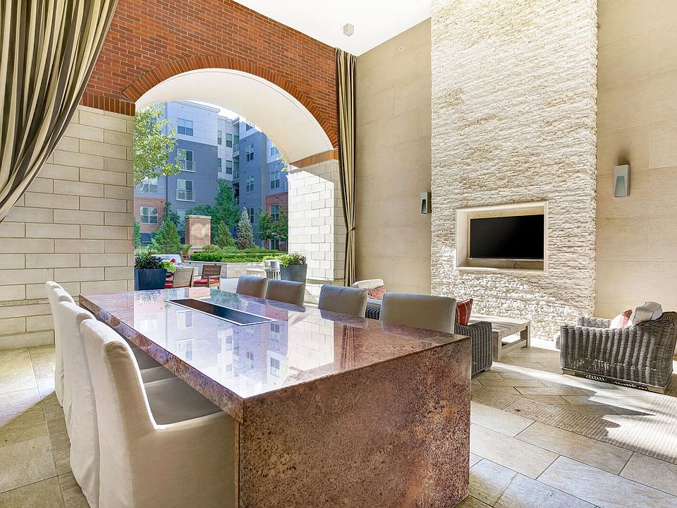 Outdoor Loggia with plenty of space to entertain
