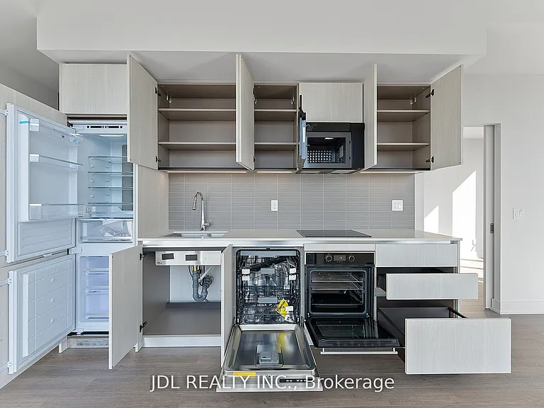8 Cumberland St #2103 — Photo 9