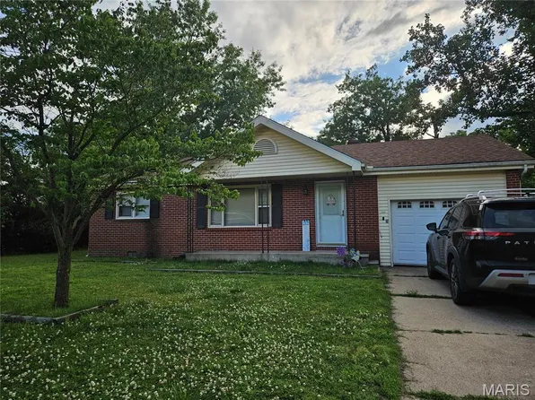 413 Illinois Ave, Charleston, MO 63801