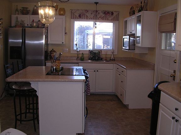 Island w/glass top range/oven
