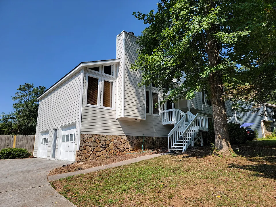 3023 Manning Dr