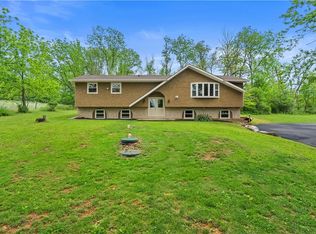 1040 Riverview Dr, Walnutport, PA 18088