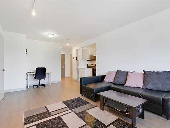 2nd image of 812 Myrtle Ave #2R