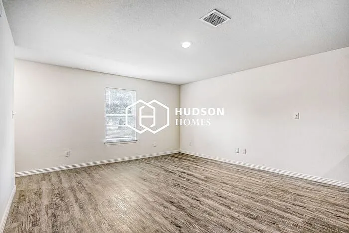1701 N Guadalupe St — Photo 4