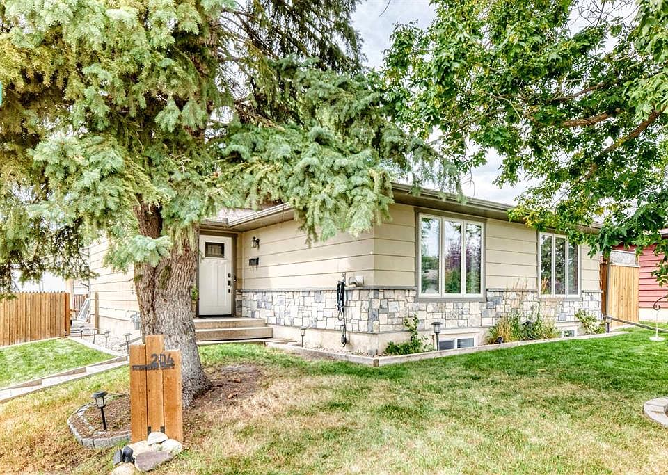 1st image of 204 E Midridge Cres SE