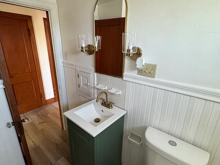 120 Victoria Blvd — Photo 1