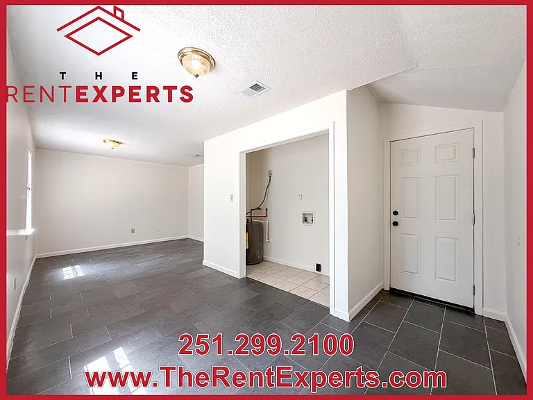 704 Louise Dr W — Photo 11