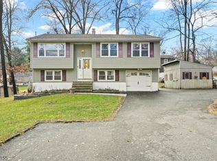 15 Pleasant Valley Dr, Vernon, NJ 07462