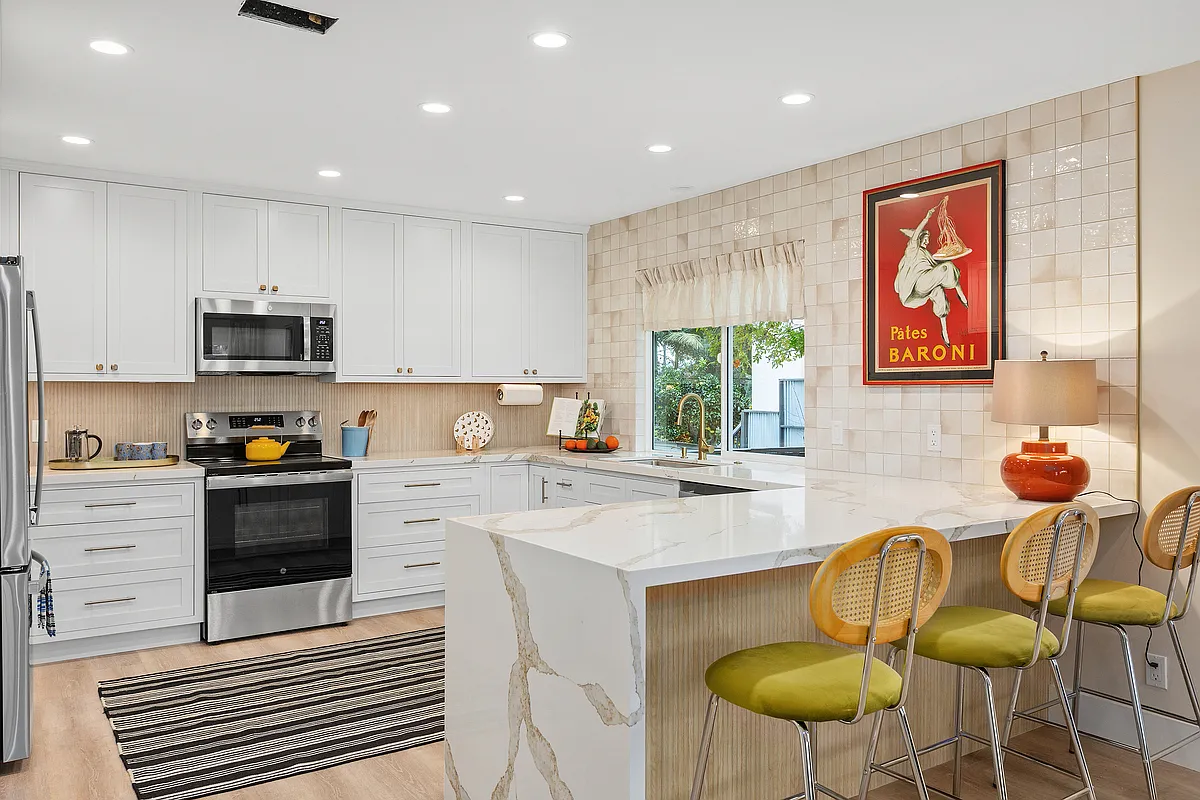 2 bed, 1300 sqft, $6,000 — Photo 4