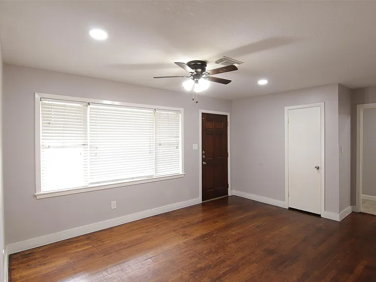 7941 Longridge Dr — Photo 3
