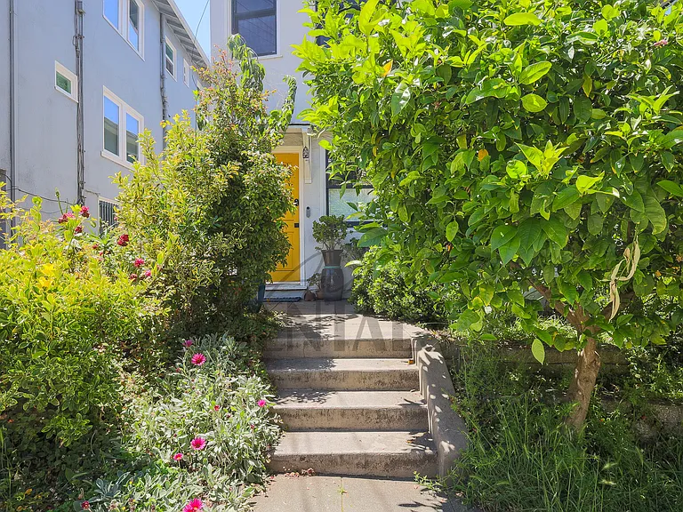87 1/2 Linda Ave — Photo 1