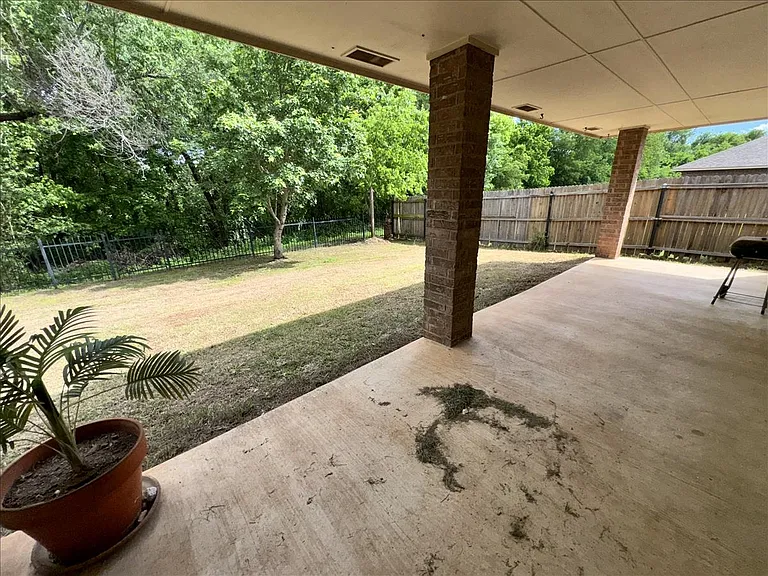 1424 Teakwood Dr — Photo 3