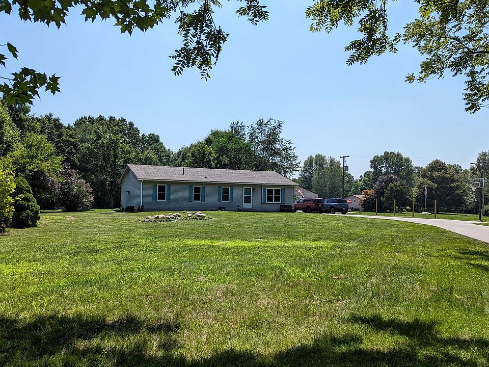 1st image of 10777 O Ave
